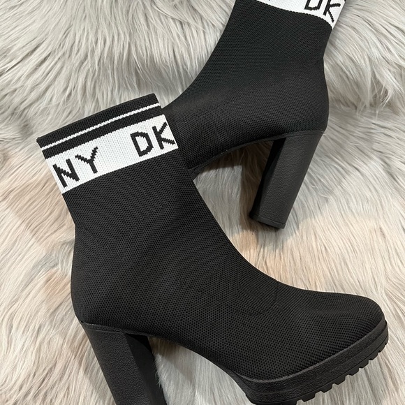 DKNY Black/White Logo Tessa Stretch Knit Chunky Rugged Heel Sock Fit Booties.NEW - Picture 3 of 9